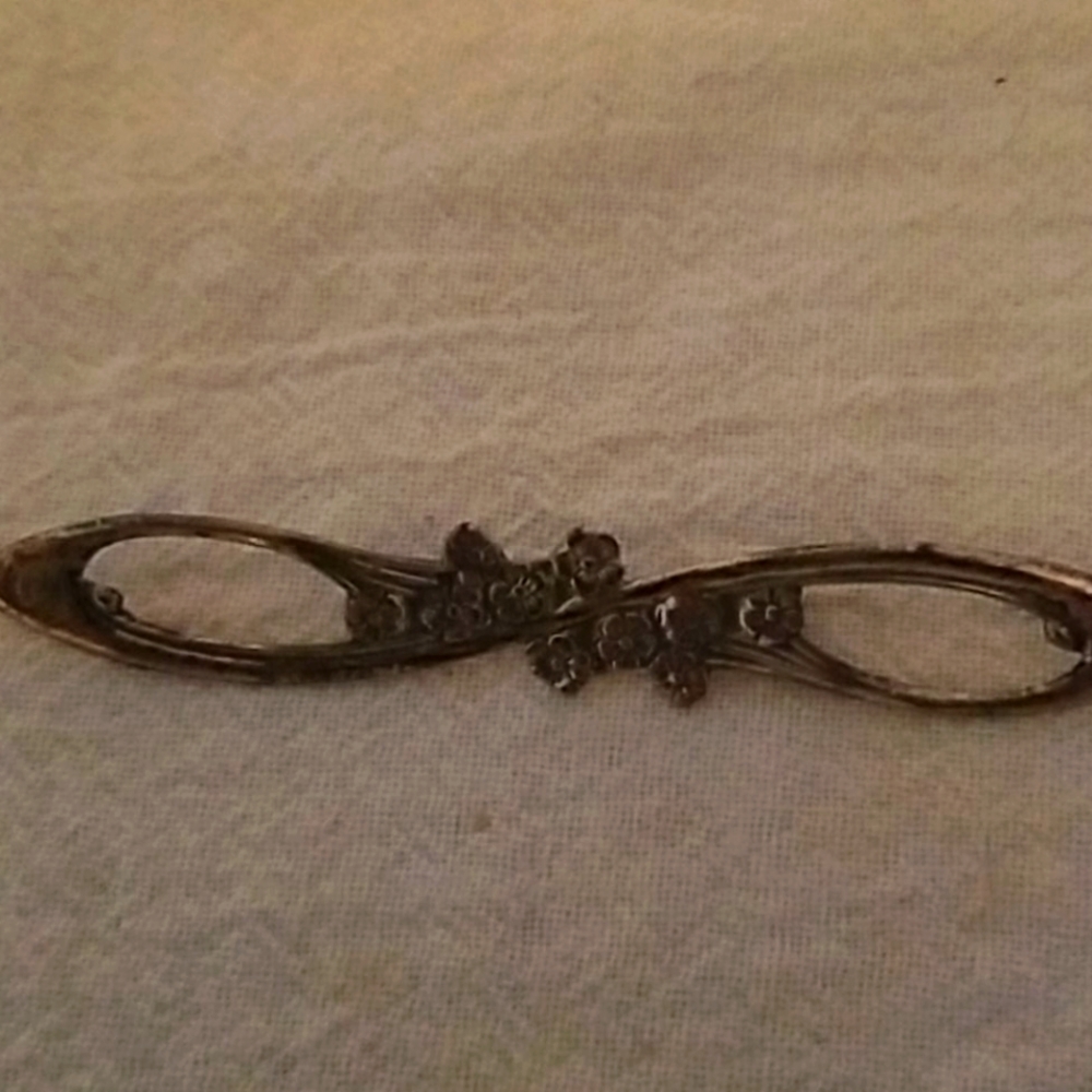 Vintage collar pin